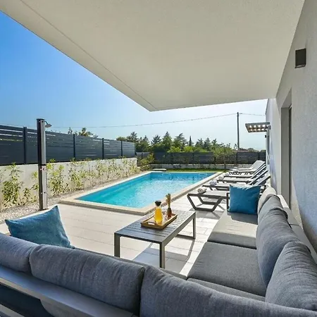 Luxury Sicenta Villa *